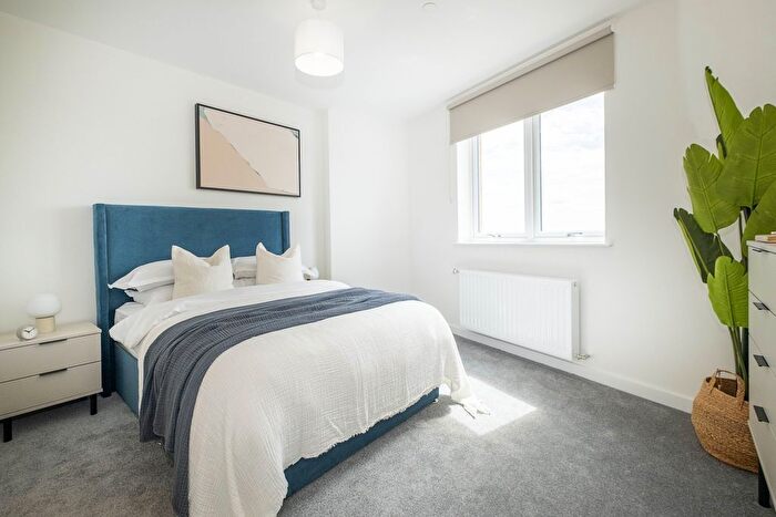 2 Bedroom Flat To Rent In Elmsleigh Road, Staines, TW18