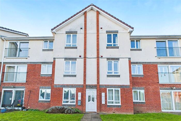 2 Bedroom Flat For Sale In Kiln Lane, Cheney Manor, Swindon, SN2
