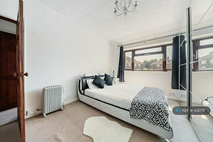 3 Bedroom Semi-Detached House To Rent In Milne Gardens, London, SE9