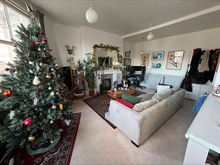 1 Bedroom Flat To Rent In Palmeira Avenue, Hove, BN3