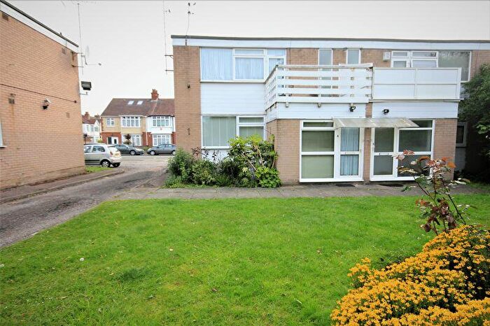 1 Bedroom Flat To Rent In Montgomery Road, Edgware, HA8