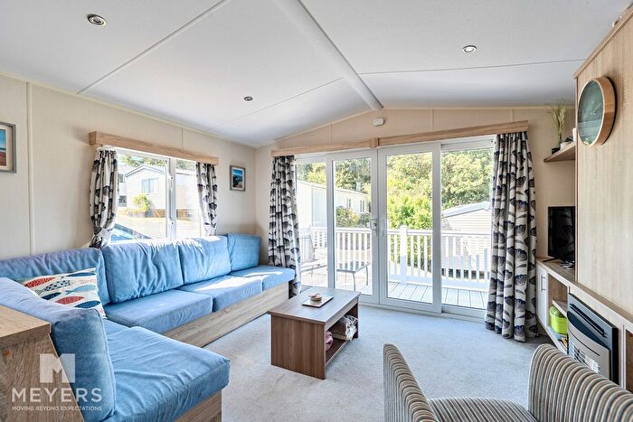 3 Bedroom Mobile/park Home For Sale In Durdle Door Holiday Park, Wareham, BH20 - Photo 3
