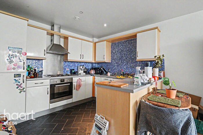 2 Bedroom Apartment For Sale In Whitehall Quay, Leeds, LS1