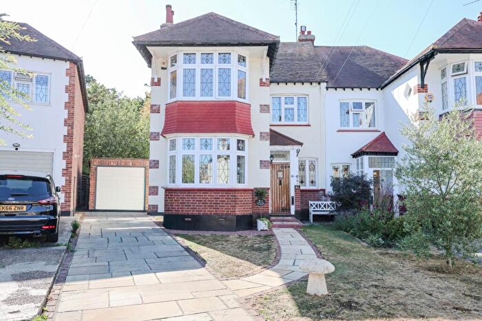 4 Bedroom Semi-Detached House For Sale In Aberdeen Gardens, Leigh-On-Sea, SS9