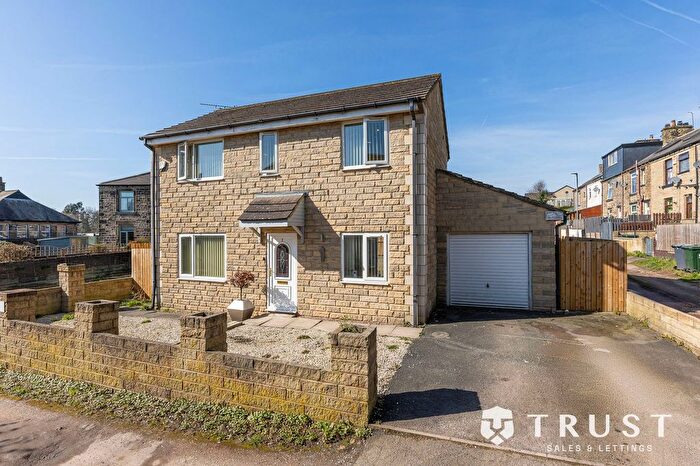 3 Bedroom Detached House For Sale In Wroe Place, Wyke, BD12