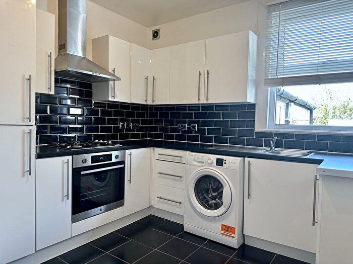 2 Bedroom Flat To Rent In Heathfield Road, Keston, BR2