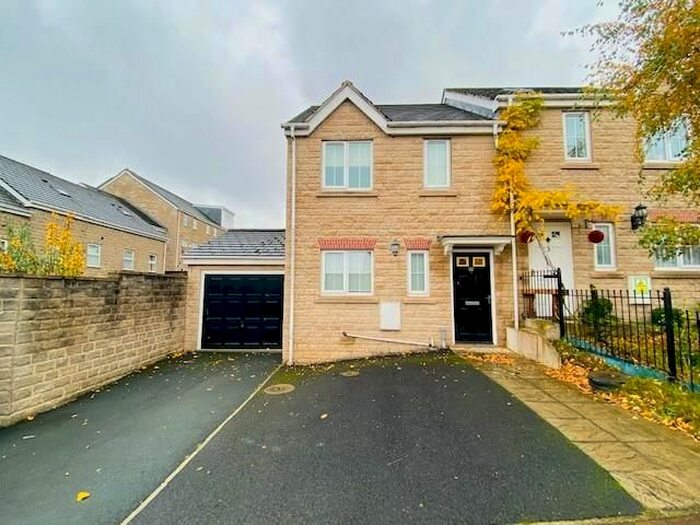 3 Bedroom Semi-Detached House To Rent In Newberry Close, Bradford BD5