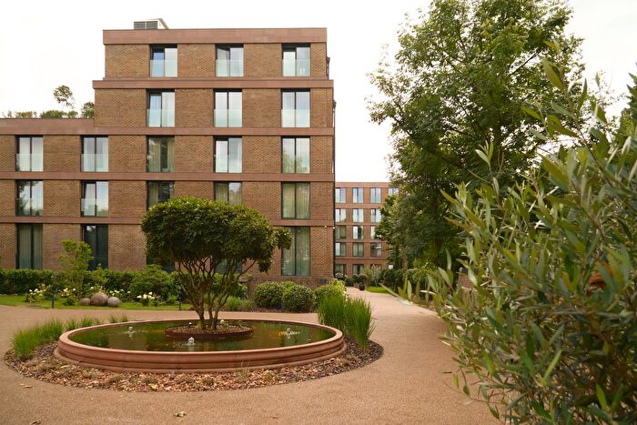 Studio To Rent In Brondesbury Park, London, NW6