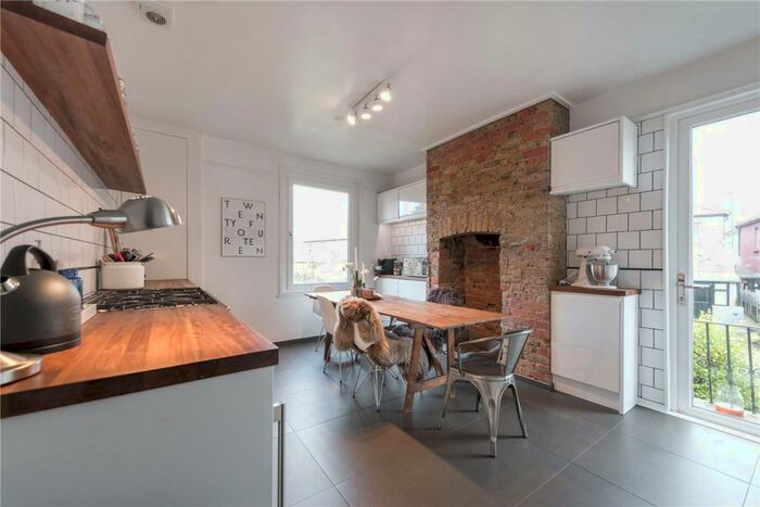 3 Bedroom Apartment To Rent In Odessa Road, London, NW10