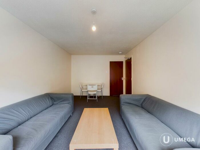 3 Bedroom Flat To Rent In Sienna Gardens, Edinburgh, EH9