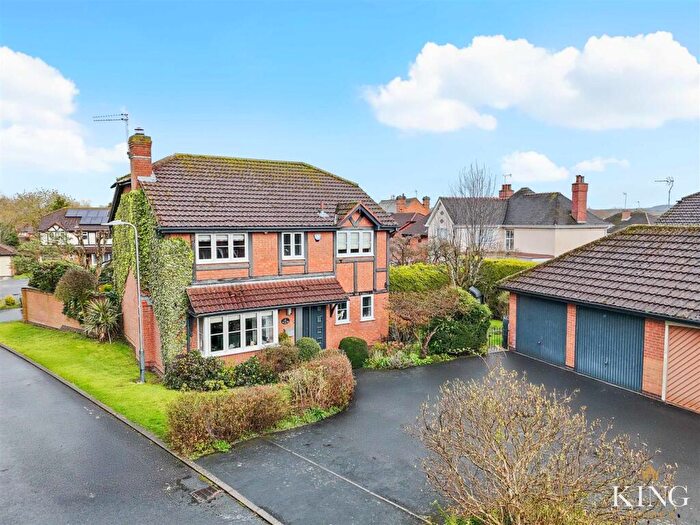 4 Bedroom Detached House For Sale In Bell Mead, Studley, B80