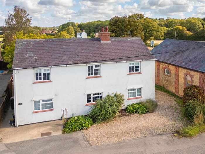 4 Bedroom Cottage For Sale In Bicester Road, Kingswood, Aylesbury, HP18