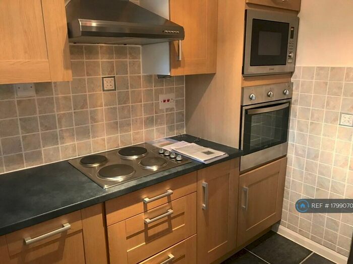 1 Bedroom Flat To Rent In Clarence Road, Fleet, GU51