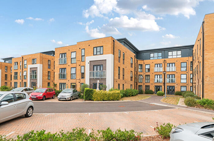 2 Bedroom Apartment For Sale In Brambling Gardens, Poole, Dorset, BH17