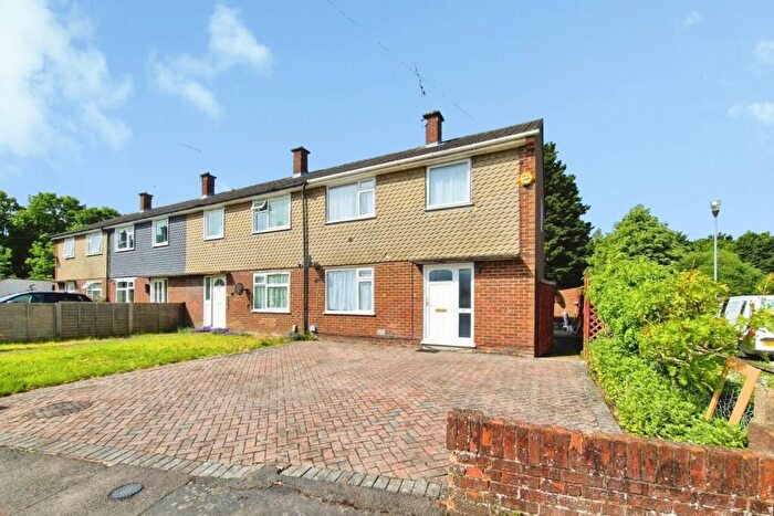 3 Bedroom End Of Terrace House For Sale In Potters Crescent, Ash, Surrey, GU12