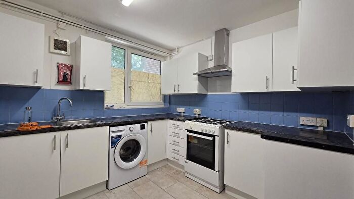 4 Bedroom Maisonette To Rent In Cable Street, London, E1W