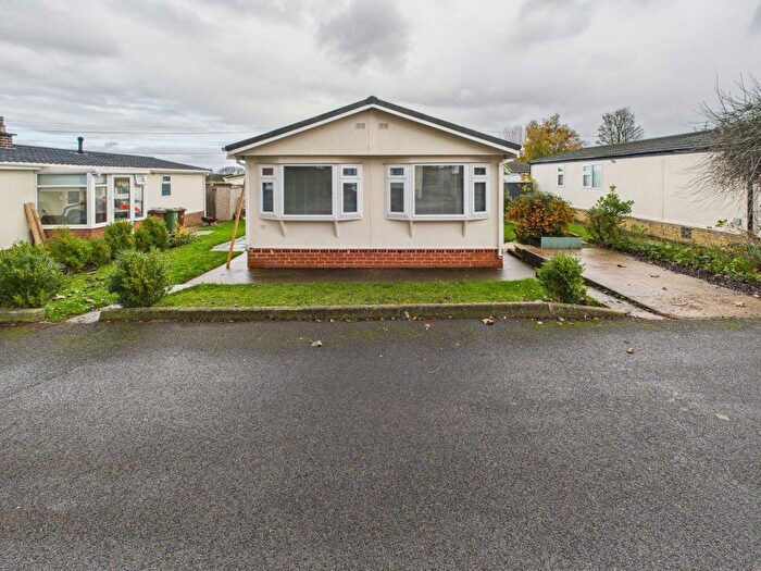 2 Bedroom Property To Rent In West Park Homes, Darrington, WF8