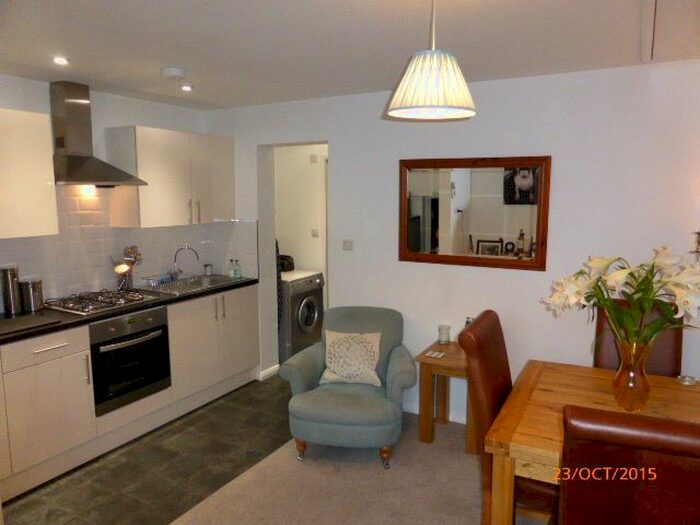 2 Bedroom Flat To Rent In Holmesdale Road, Reigate, RH2