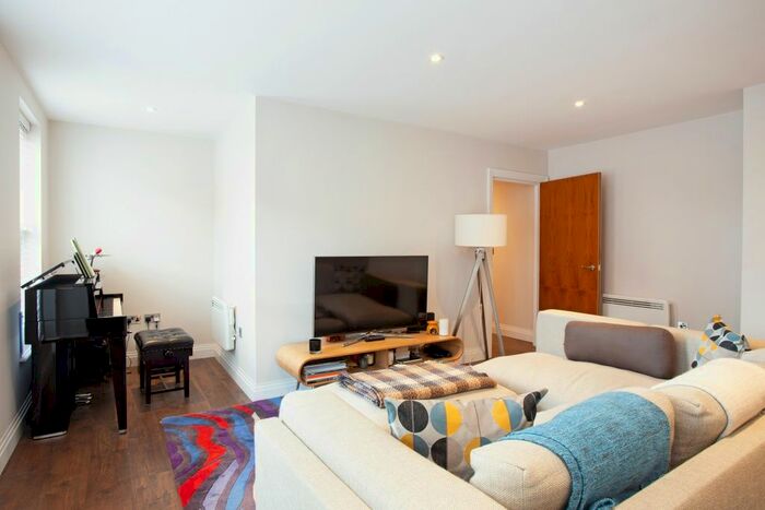 1 Bedroom Flat To Rent In London Road, Reigate, RH2