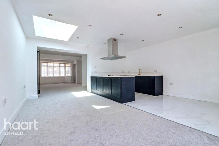 4 Bedroom Terraced House For Sale In Great Cambridge Road, Enfield, EN1