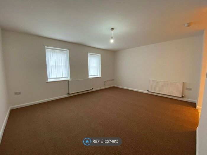 2 Bedroom Flat To Rent In Parkside Avenue, Manchester, M30