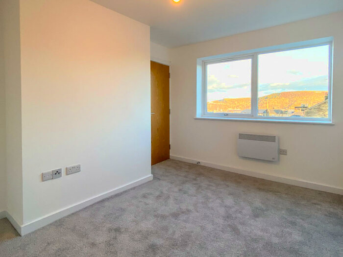1 Bedroom Apartment To Rent In West Parade, Halifax, HX1