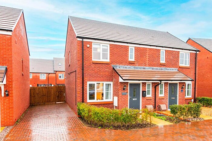 3 Bedroom Semi Detached House For Sale In Hedgehog Drive, Rothwell, Kettering, NN14