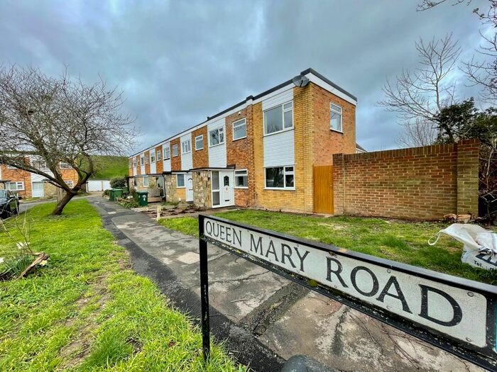 3 Bedroom End Of Terrace House To Rent In Queen Mary Road, Shepperton, TW17