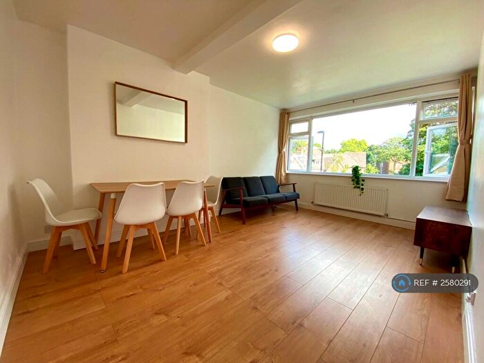 3 Bedroom Flat To Rent In Lewisham Road, London, SE13