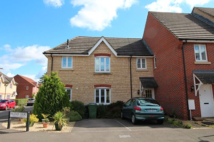 2 Bedroom Maisonette To Rent In King Edward Close, Calne, SN11