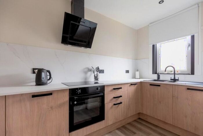 2 Bedroom Flat To Rent In Corstorphine Road, Murrayfield, Edinburgh, EH12