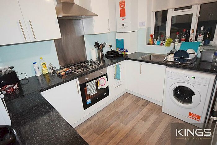 5 Bedroom Detached House To Rent In Ash Grove, Guildford, GU2