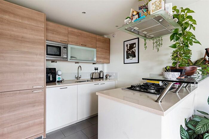 1 Bedroom Flat To Rent In Queen Mary Avenue, London, E18