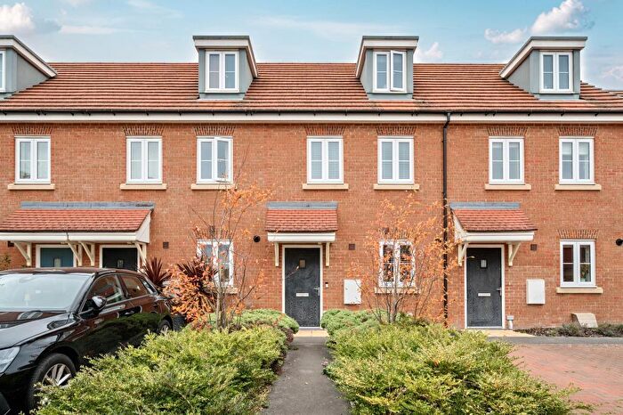 3 Bedroom Town House For Sale In Barn Owl Way, Didcot, OX11