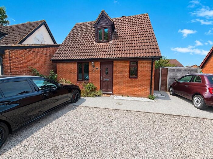 2 Bedroom Detached House For Sale In Caesars Close, Bancroft, MK13
