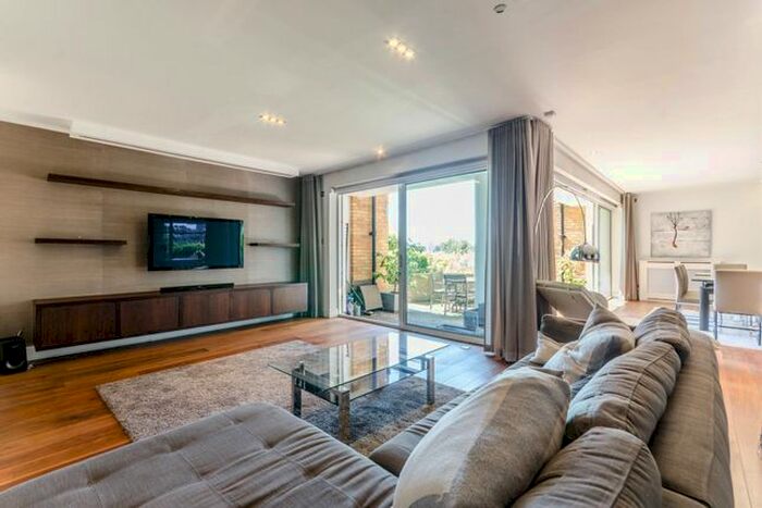 3 Bedroom Flat To Rent In Wapping High Street, Wapping, London, E1W