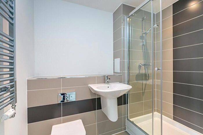 3 Bedroom Flat To Rent In Waterside Way, London, N17