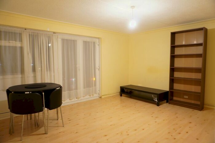 1 Bedroom Flat To Rent In South Crockerford, Basildon, SS16