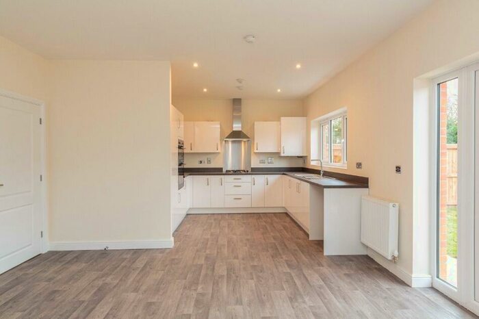 2 Bedroom Bungalow For Sale In Lyndale Road, Burscough, L40