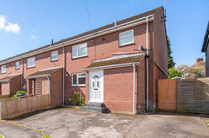 3 Bedroom End Of Terrace House For Sale In Lyttelton Road, Warwick, Warwickshire, CV34