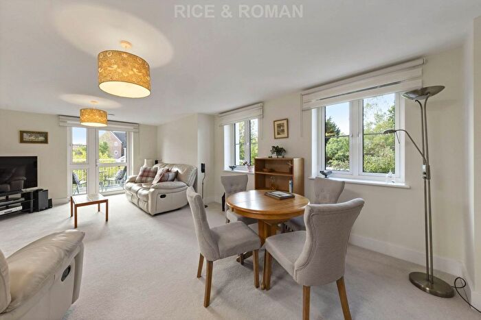 2 Bedroom Flat For Sale In Queens Gate, Wellington Road, Wokingham, RG40
