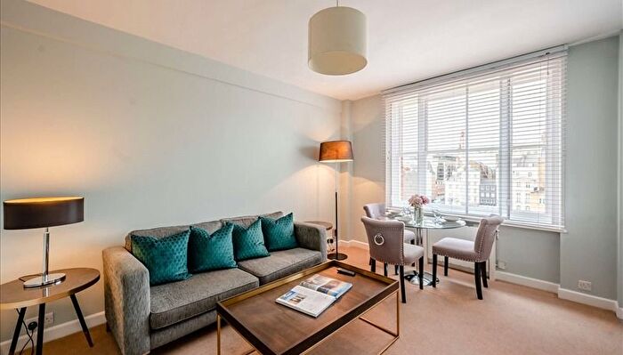 1 Bedroom Flat To Rent In Hill Street, London, Greater London, Mayfair, W1J