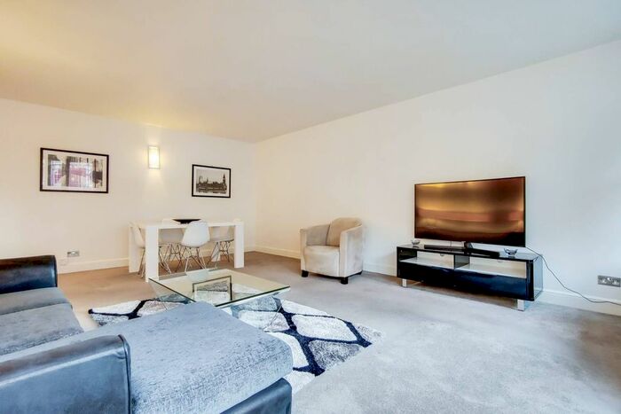 3 Bedroom Flat To Rent In Weymouth Street, Marylebone, London, W1W