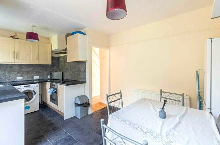 3 Bedroom Apartment To Rent In McCall House, London, N7