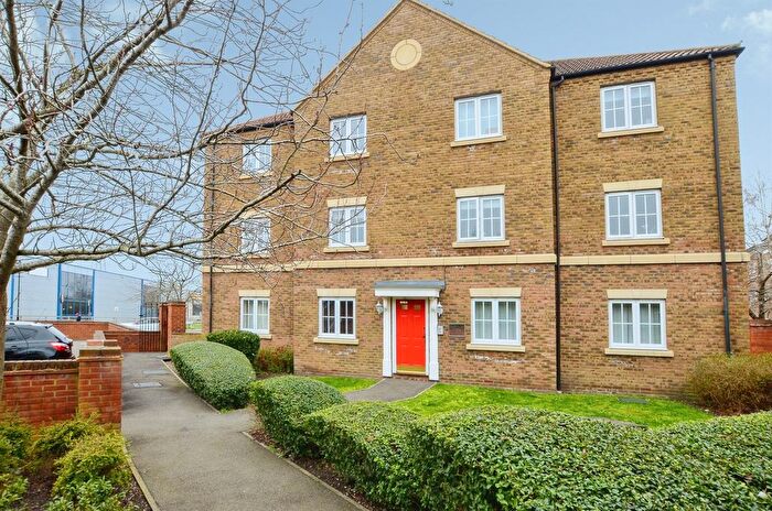 2 Bedroom Flat For Sale In Brimmers Way, Aylesbury, HP19