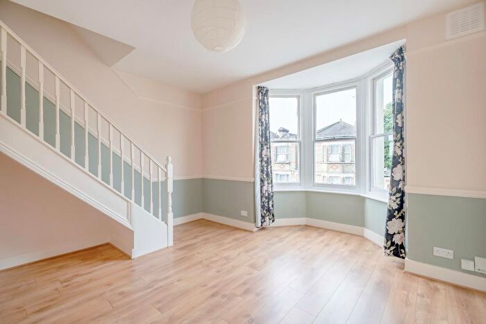 2 Bedroom Flat To Rent In Quadrant Road, Thornton Heath, Surrey, CR7