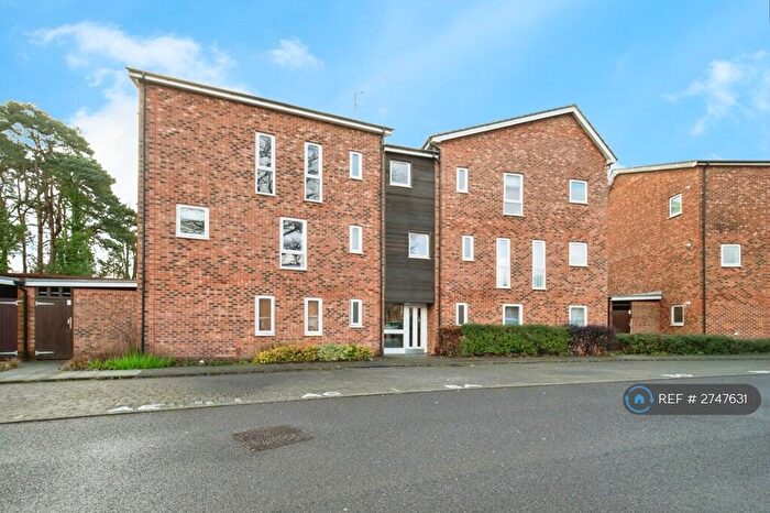 2 Bedroom Flat To Rent In Hampden Crescent, Bracknell, RG12