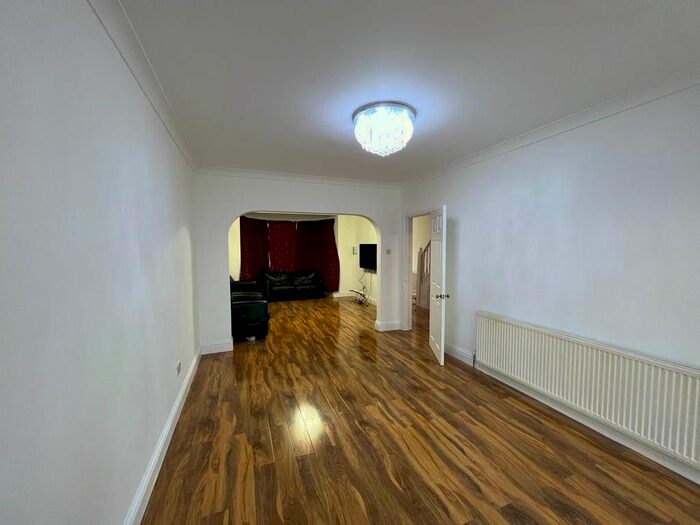 4 Bedroom Semi-Detached House To Rent In Weighton Road, Harrow, Greater London, HA3