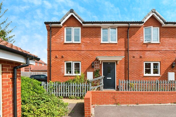 3 Bedroom End Of Terrace House For Sale In Chiltern Crescent, Fair Oak, Eastleigh, SO50