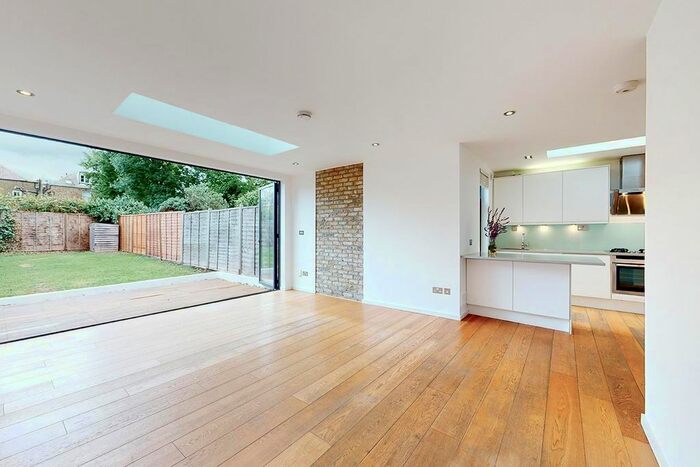 3 Bedroom Flat To Rent In Wilberforce Road, London, N4